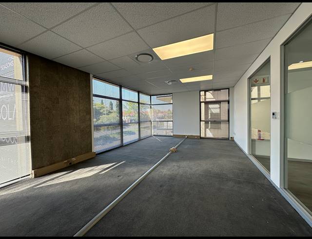 512M² OFFICE TO LET IN SANDHURST